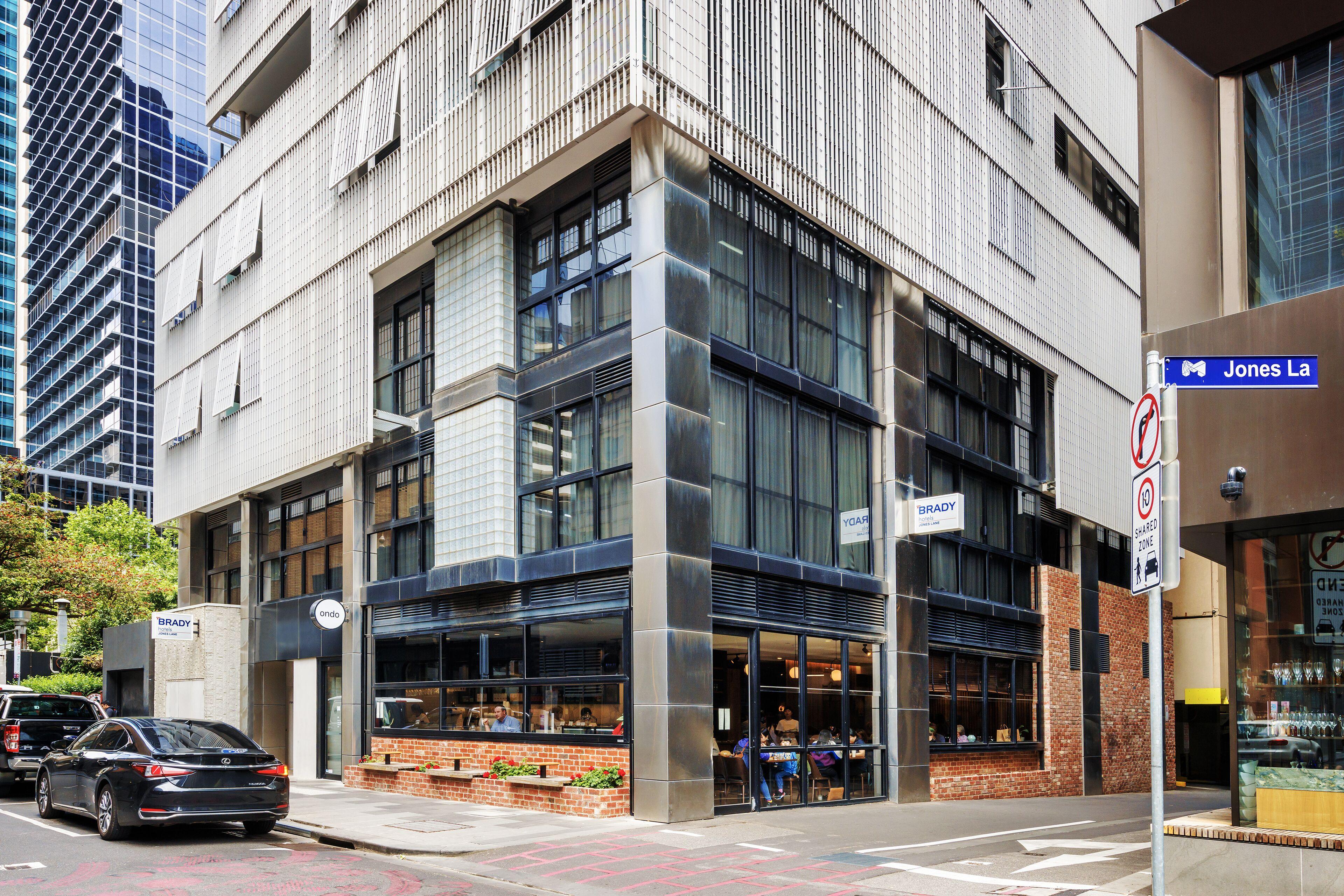 Brady Hotels Jones Lane — Photos 3